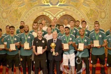 Le chef de l'Etat, Abdelkader Bensalah, a décidé samedi de décerner des médailles de l’ordre du mérite national aux membres de la sélection algérienne de football, sacrée championne d'Afrique la veille en finale de la CAN-2019 au Caire.